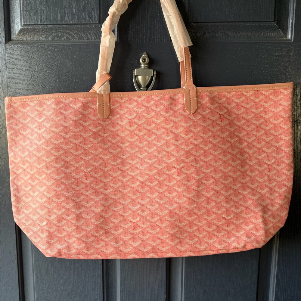 Not GoYard Pink Tote Bag. Large bag. Fashion tote. NWT and wristlet.